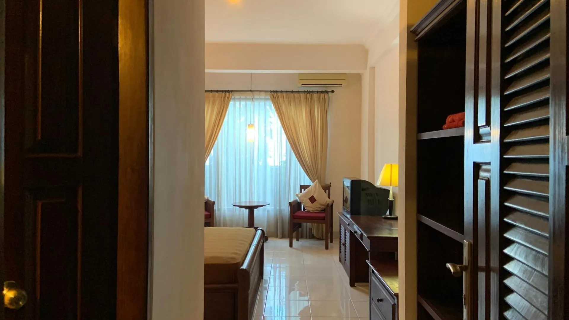 Nirwana Suites Denpasar  2*, Denpasar (Bali)
